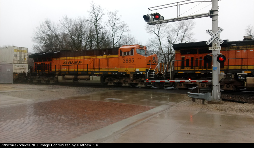 BNSF 3885